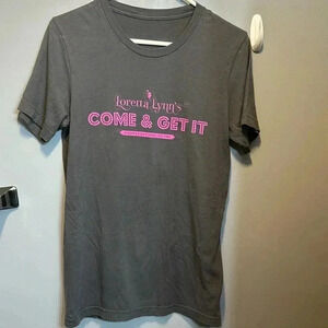 loretta lynn coal miner daughter short sleeve graphic tshirt med/lg